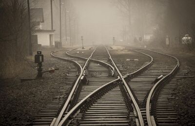 rail dans le brouillard